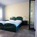 Eden Aparthotel 3*